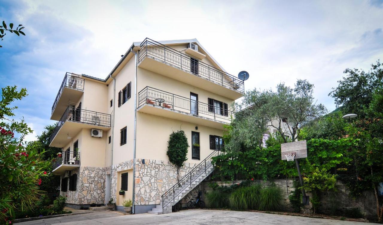 Milosavljevic Apartments Tivat Extérieur photo