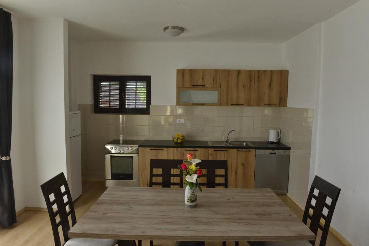 Milosavljevic Apartments Tivat Extérieur photo