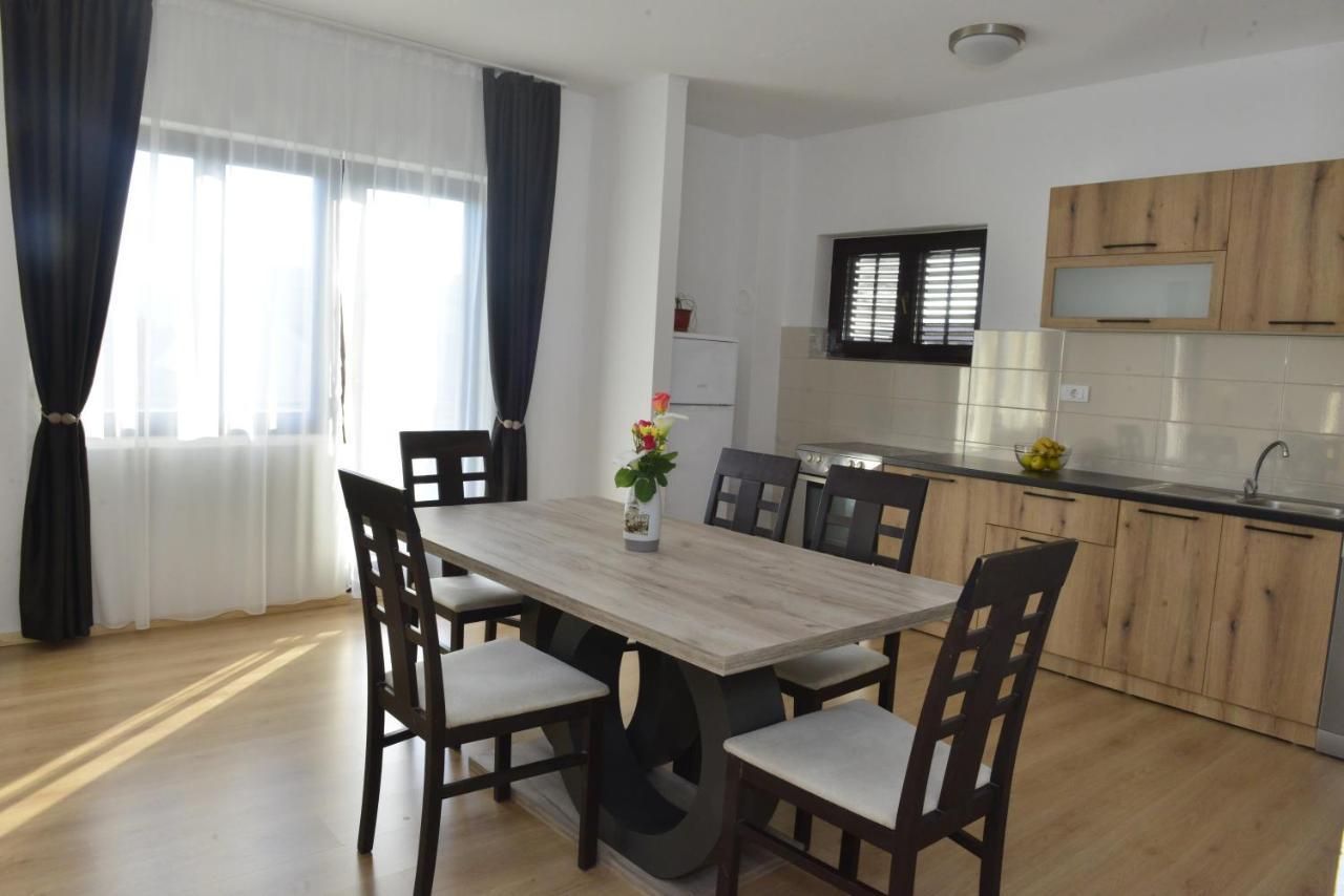 Milosavljevic Apartments Tivat Extérieur photo