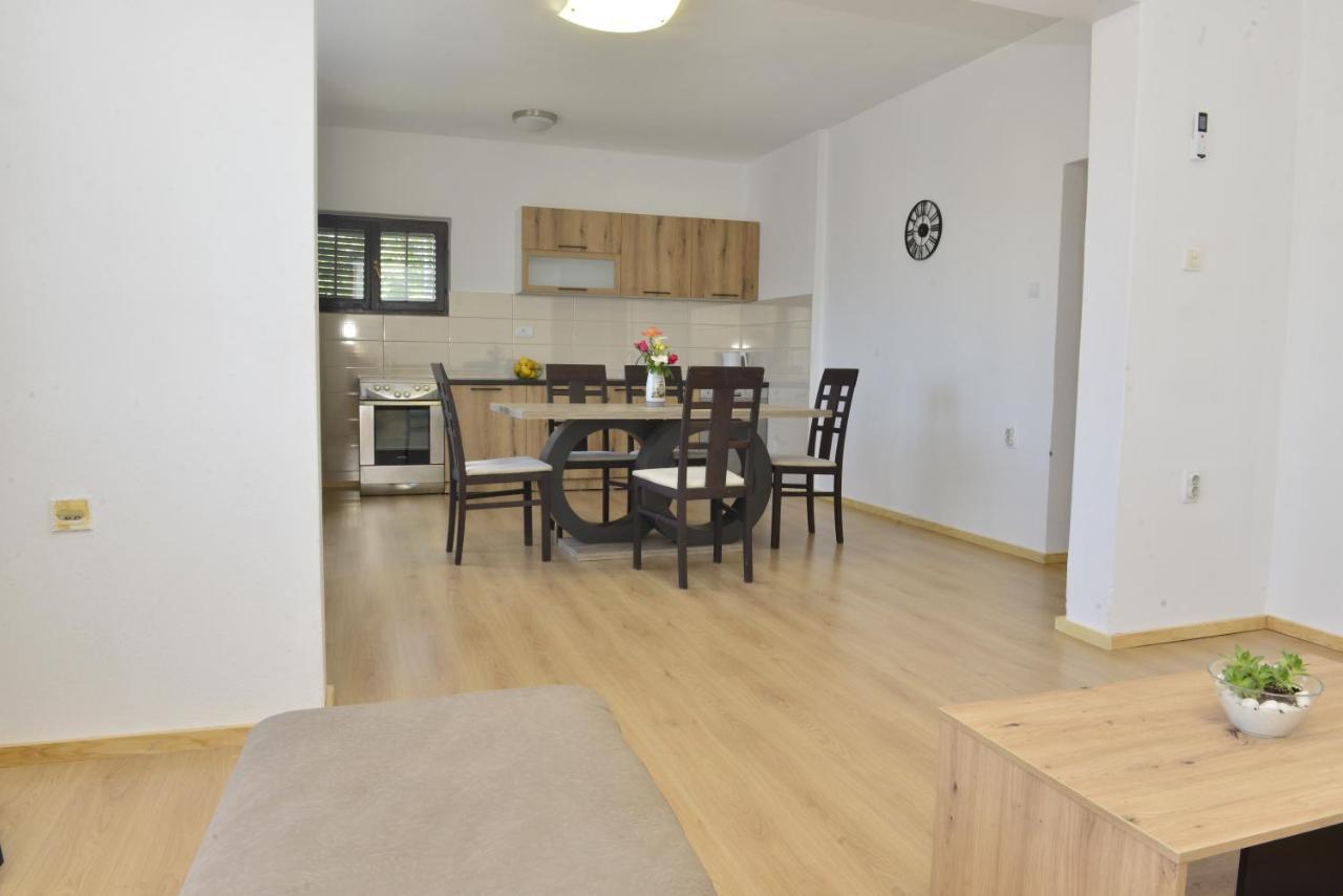 Milosavljevic Apartments Tivat Extérieur photo